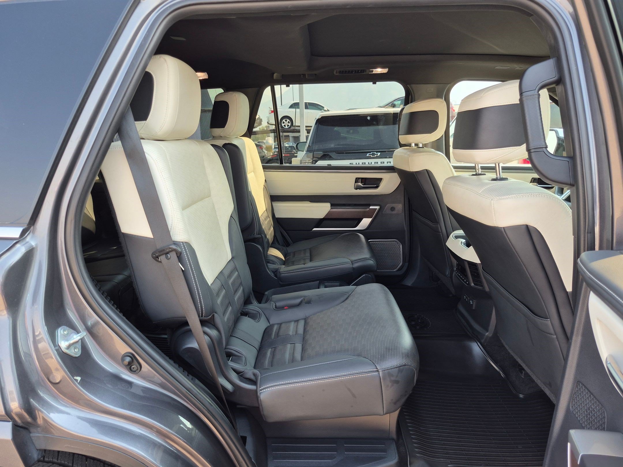 Used 2023 Toyota Sequoia Capstone AWD/4WD image 31