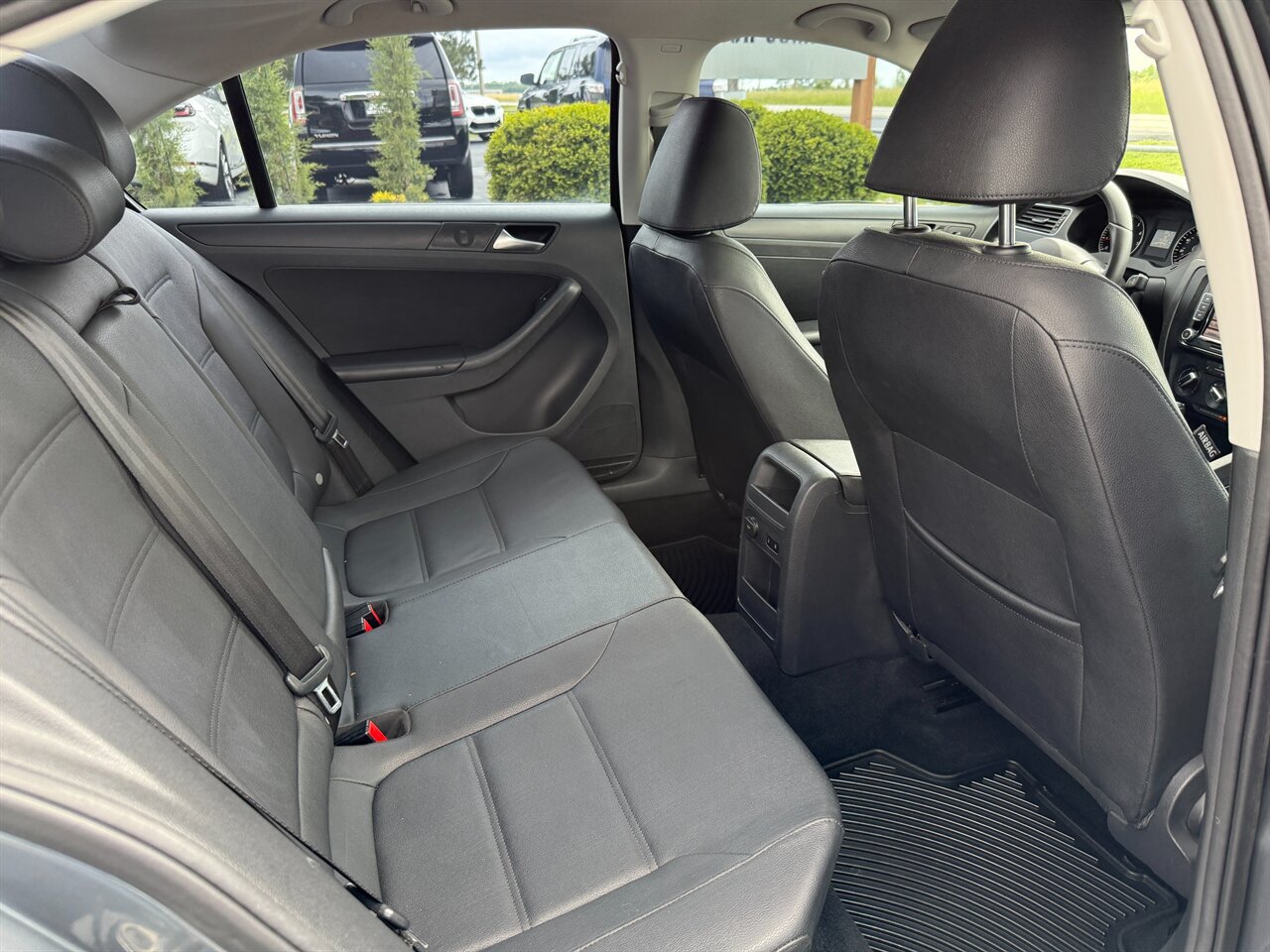 Used 2012 Volkswagen Jetta SE FWD image 13
