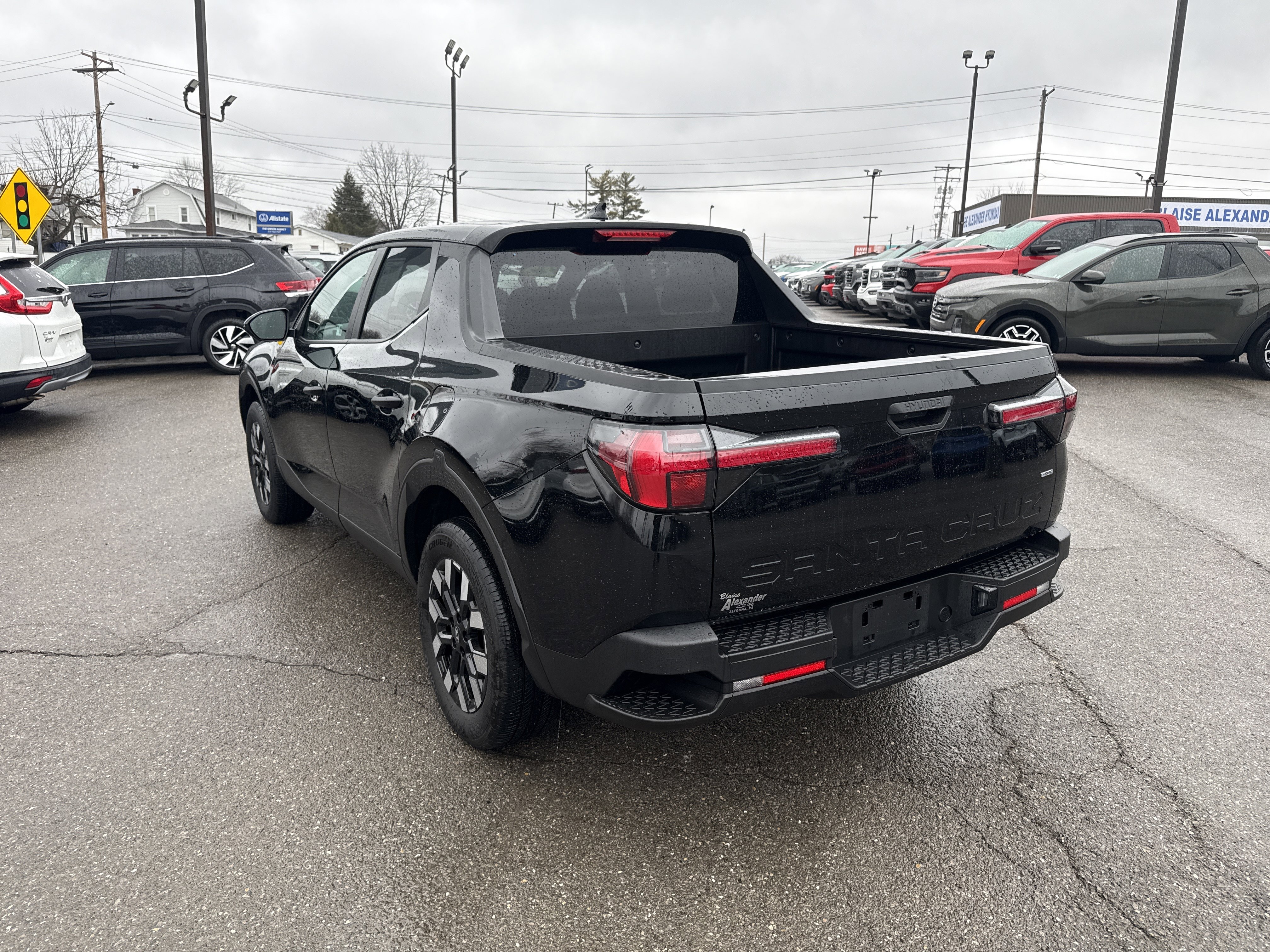 Certified 2025 Hyundai Santa Cruz SE image 6