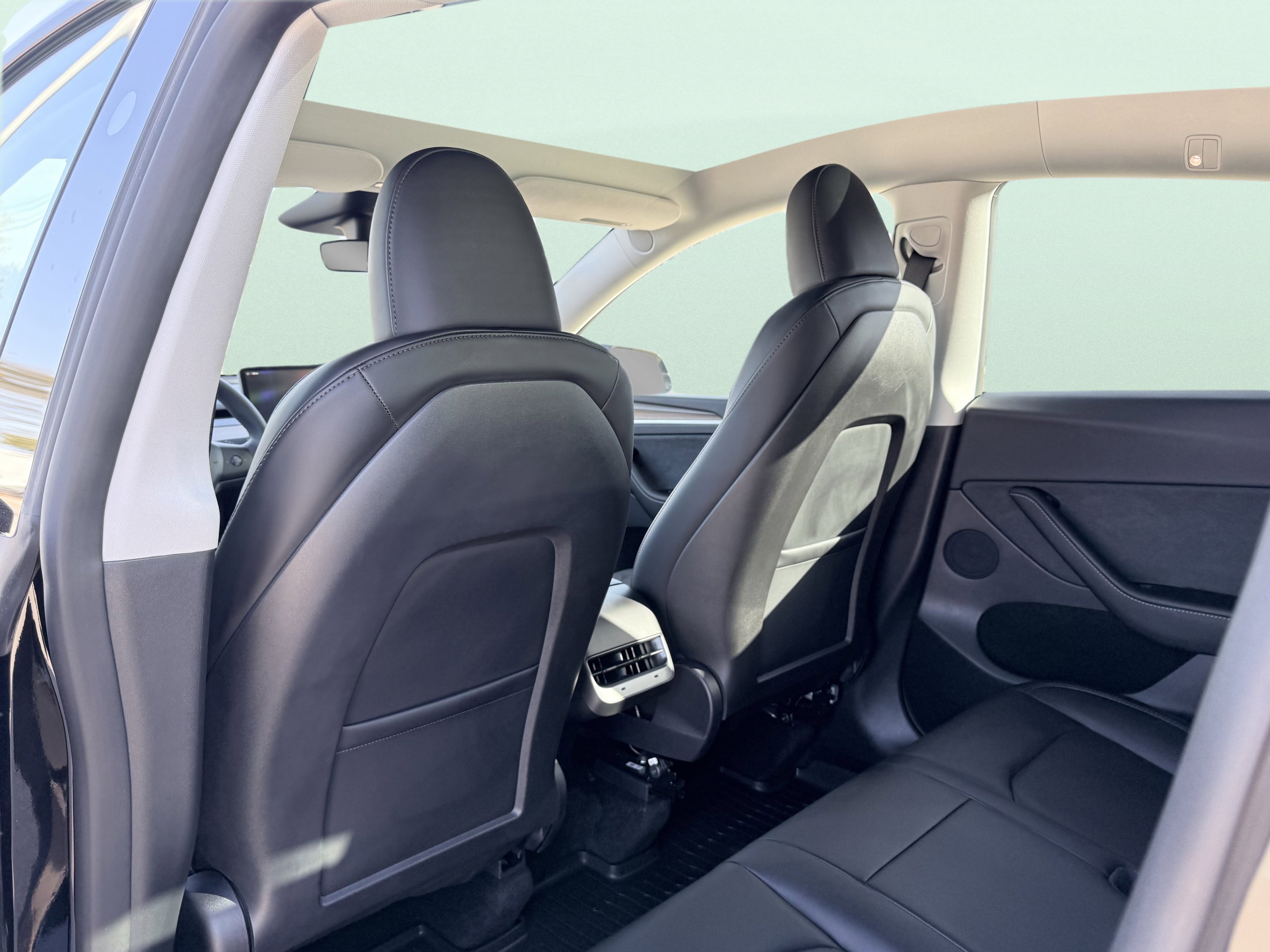 Used 2025 Tesla Model Y Long Range image 32