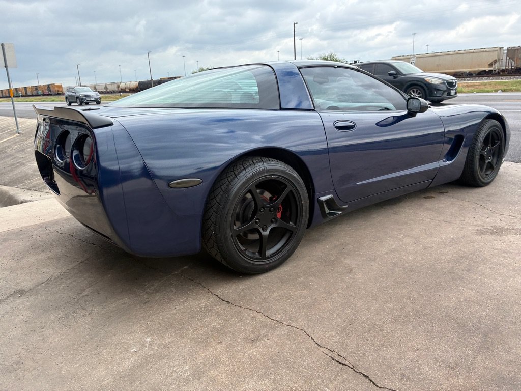Used 2004 Chevrolet Corvette Coupe w/ Preferred Equipment Group RWD image 38
