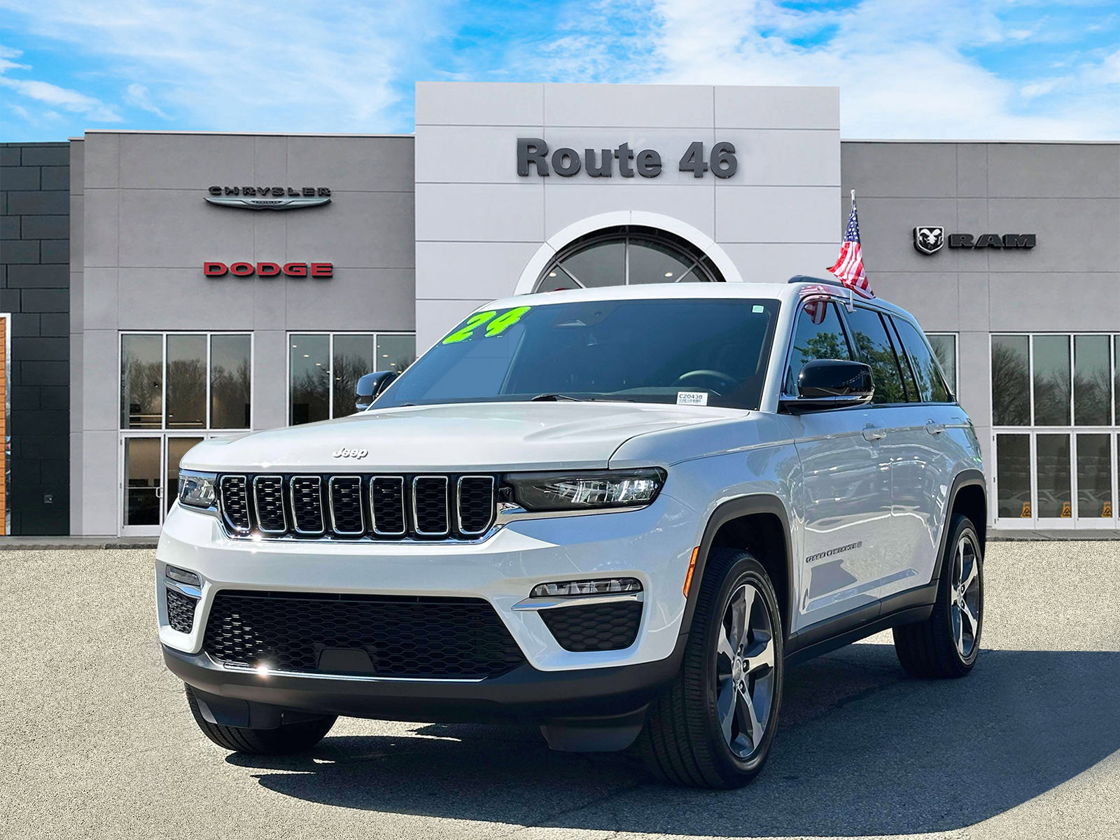 Used 2024 Jeep Grand Cherokee Limited w/ Trailer Tow Package AWD/4WD image 2