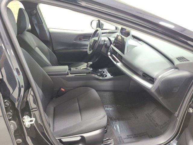 Certified 2025 Toyota Prius LE FWD image 9