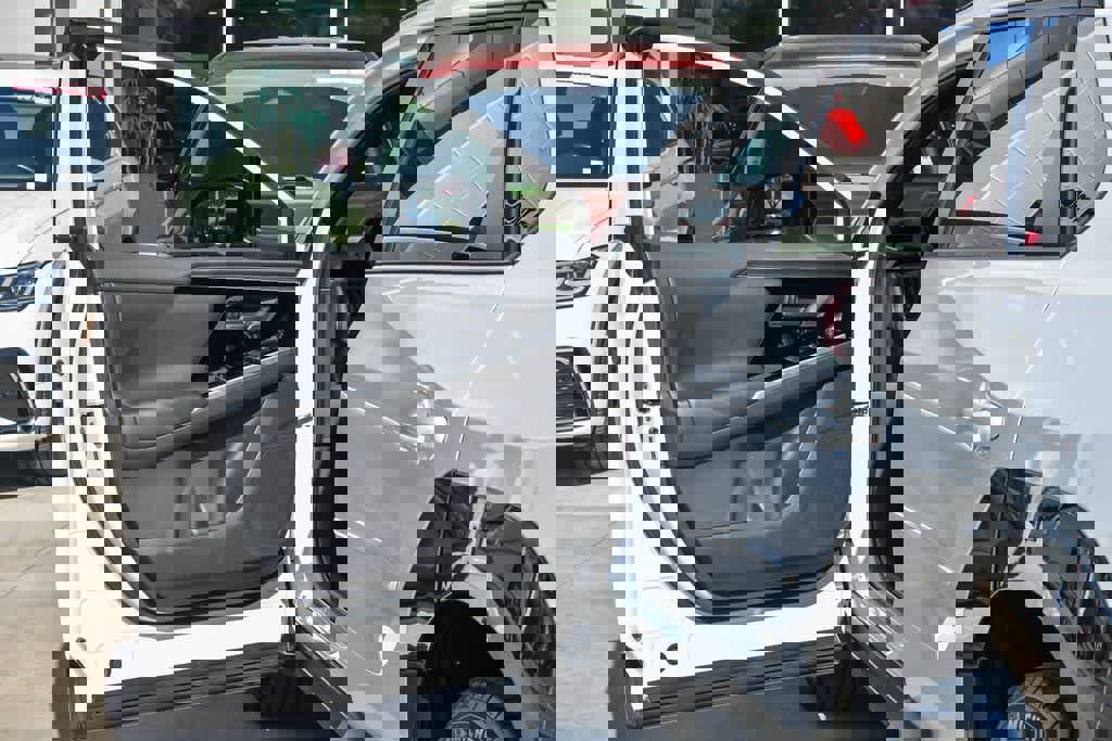 Used 2023 Toyota bZ4X XLE w/ Weather Package image 19