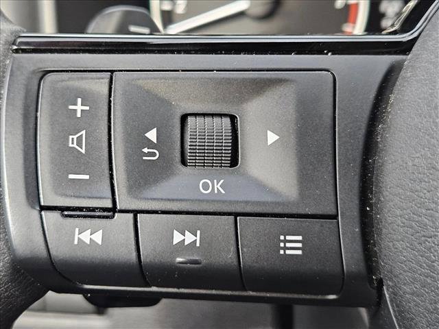 Used 2023 Nissan Rogue SV image 16