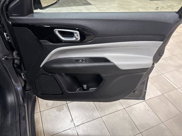 Used 2023 Jeep Compass Limited image 21