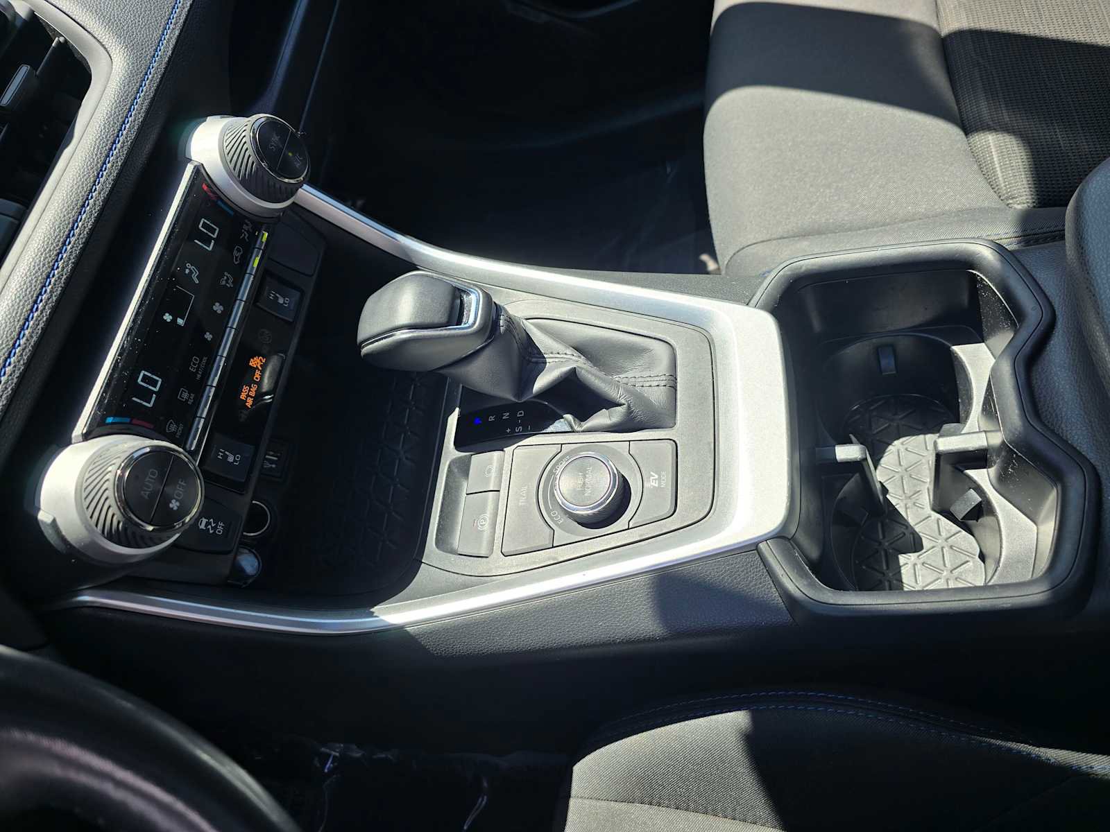 Used 2023 Toyota RAV4 SE w/ Convenience Package AWD/4WD image 31