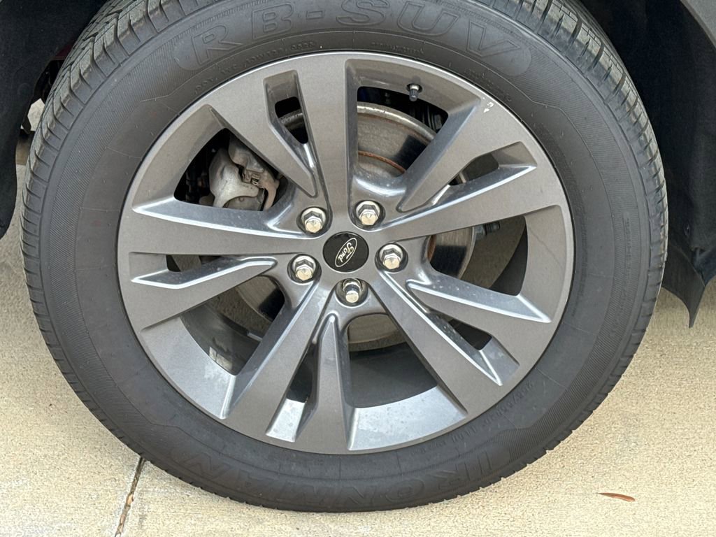 Used 2022 Ford Explorer XLT w/ Equipment Group 202A image 9