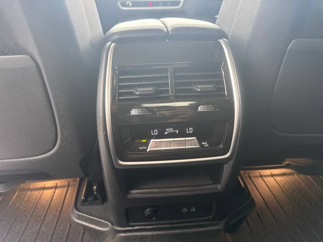 Used 2024 BMW X7 xDrive40i w/ Premium Package AWD/4WD image 28