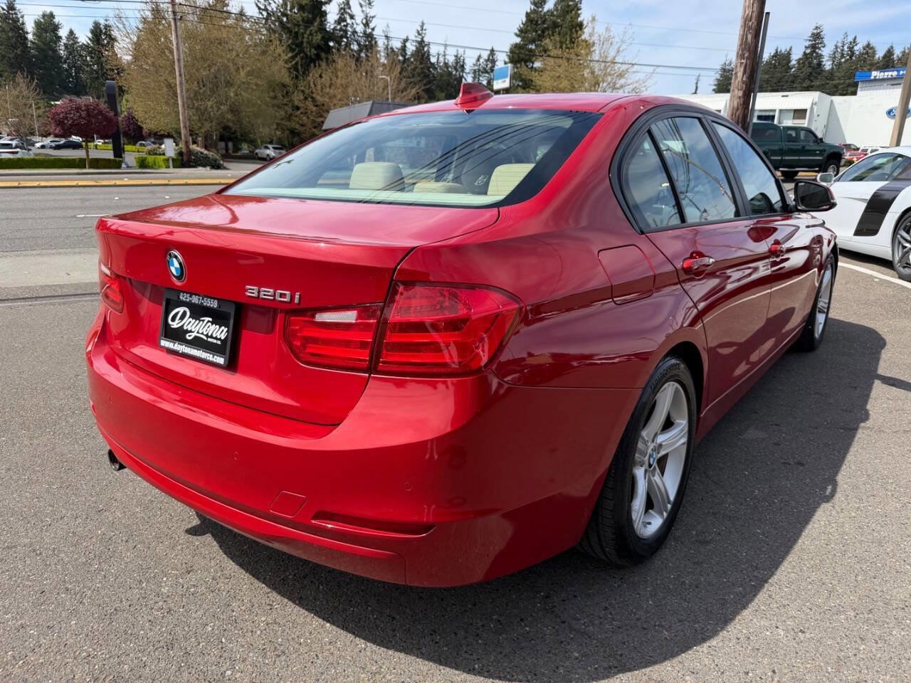 Used 2014 BMW 320i Sedan RWD image 8