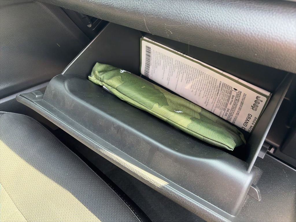 Certified 2024 Jeep Grand Cherokee Altitude image 16