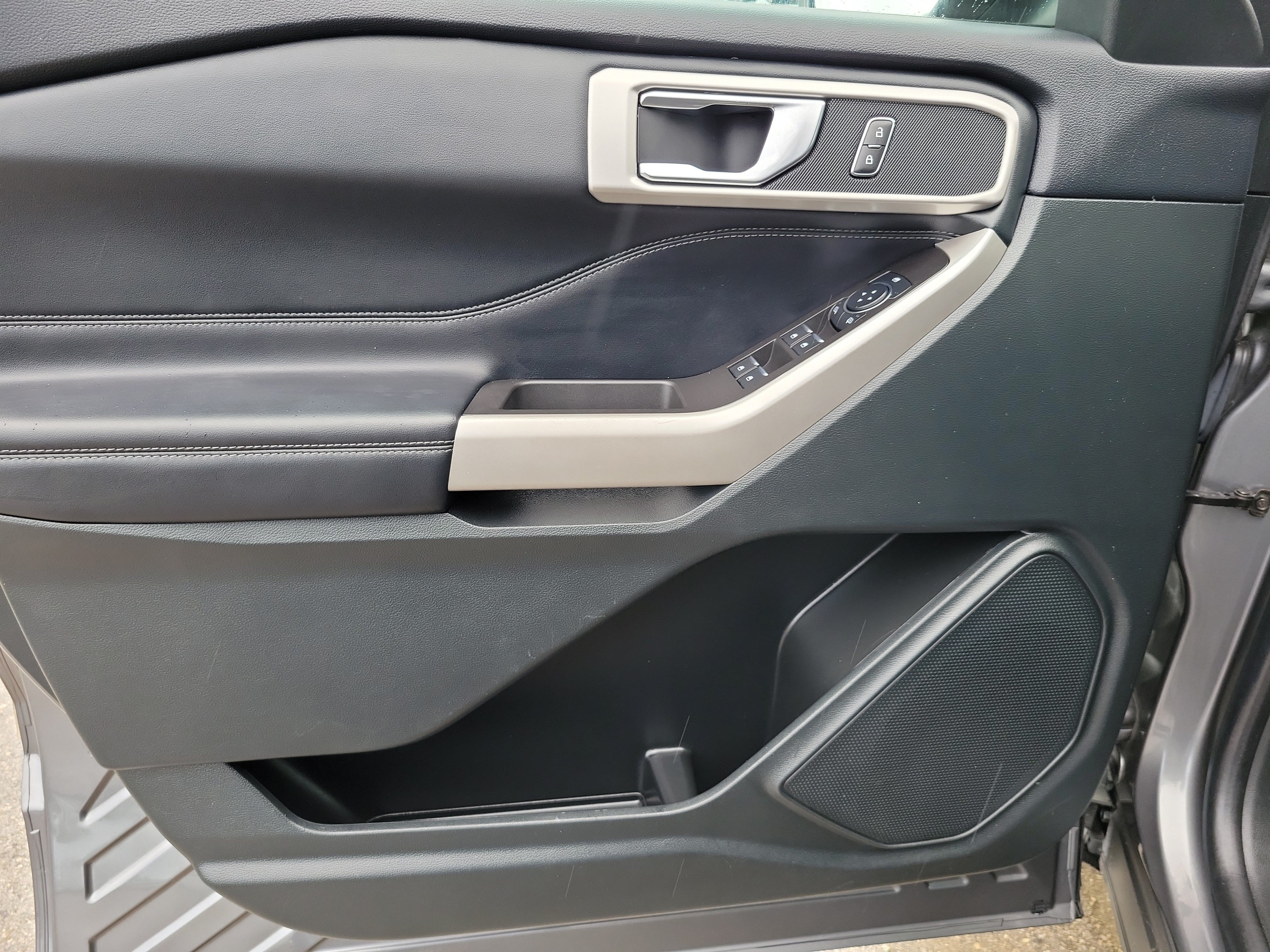 Certified 2024 Ford Explorer XLT RWD image 28