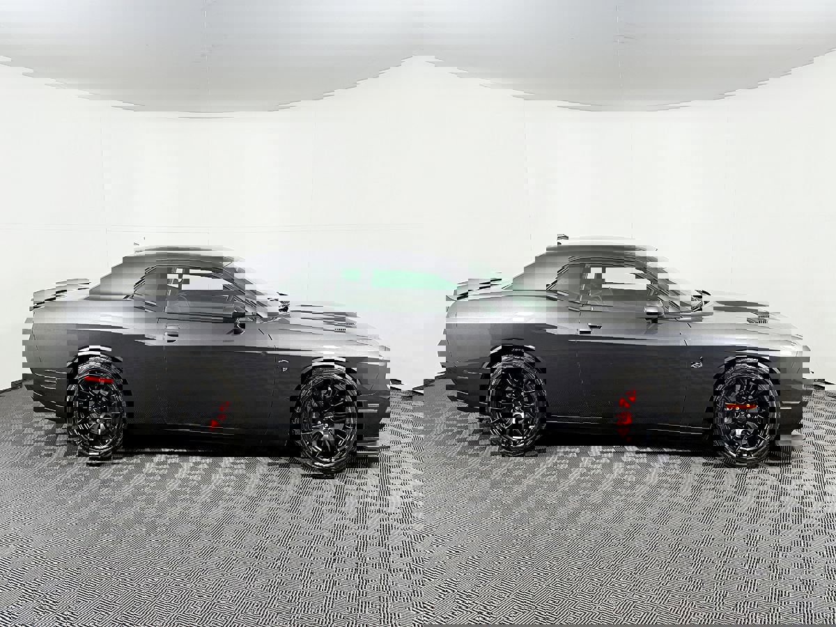 Used 2015 Dodge Challenger SRT Hellcat image 6