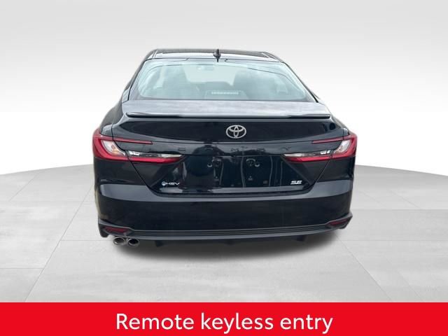 Used 2025 Toyota Camry SE FWD image 4