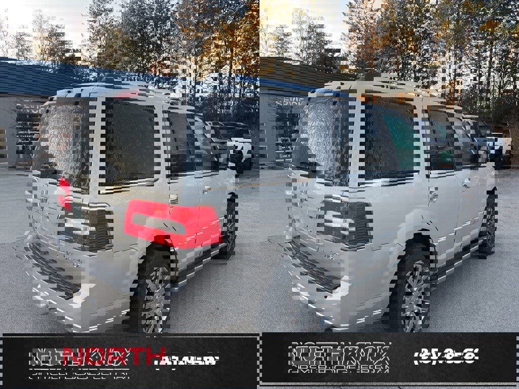 Used 2007 Lincoln Navigator 2WD image 3