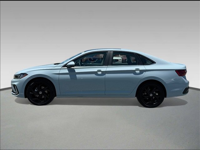 New 2025 Volkswagen Jetta SE image 3