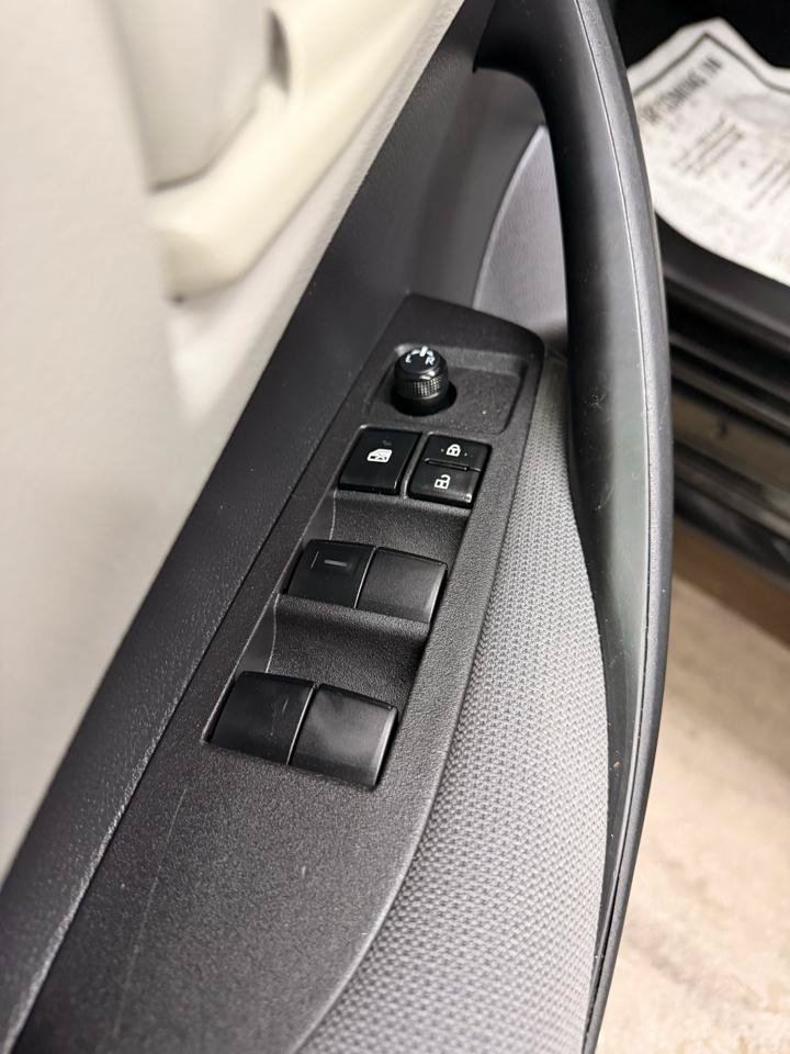 Used 2022 Toyota Corolla LE FWD image 14