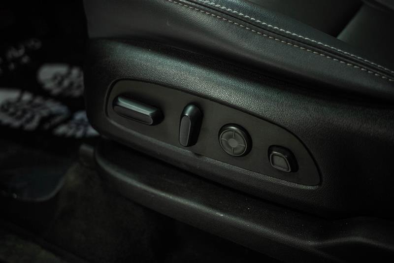 Used 2024 Buick Enclave Premium image 16