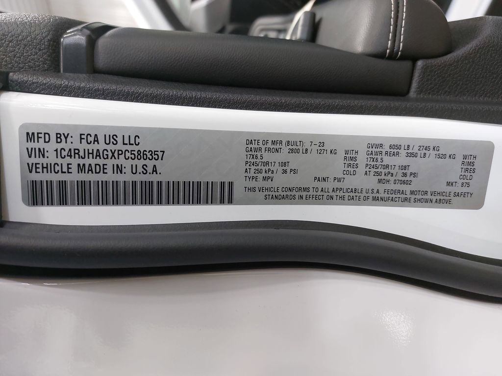 Used 2023 Jeep Grand Cherokee Laredo image 35