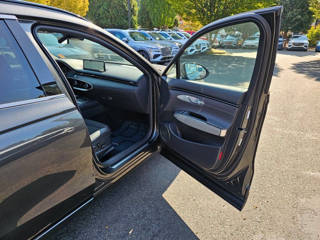 Used 2025 Genesis GV70 3.5T Sport AWD/4WD image 28