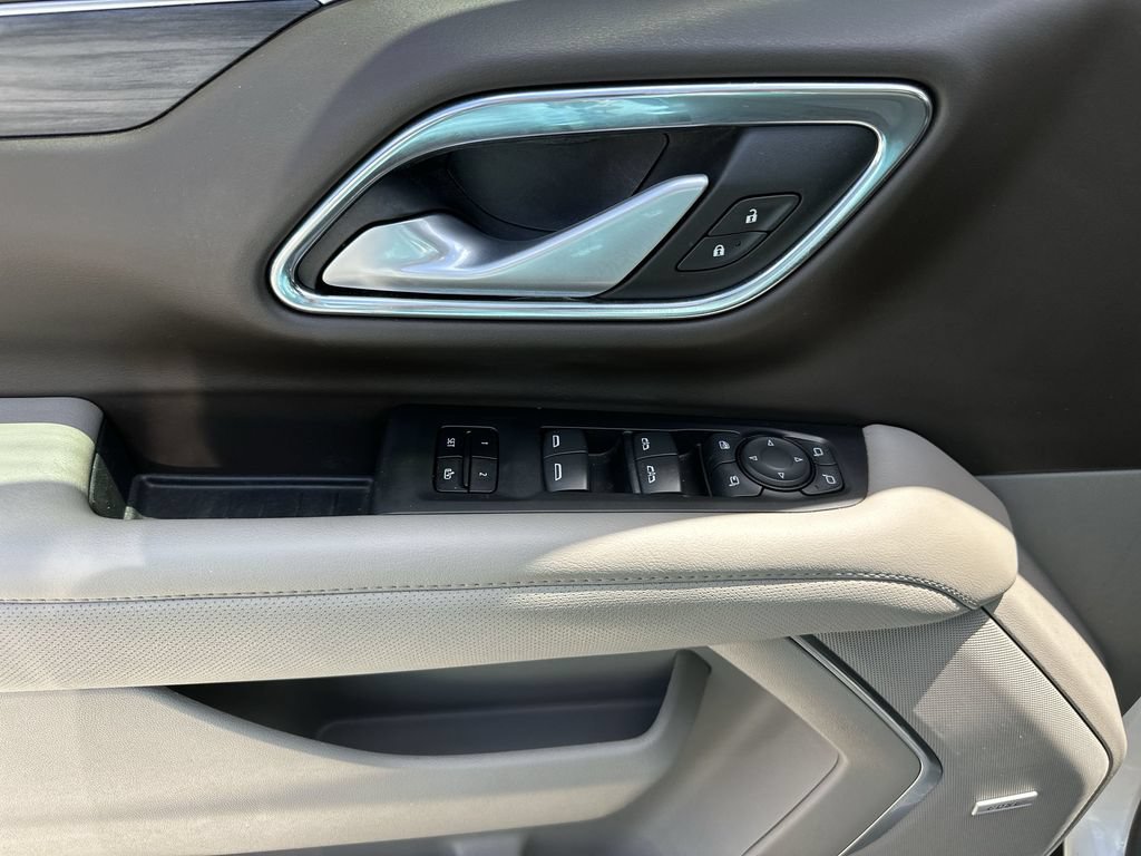 Certified 2022 GMC Yukon SLT w/ SLT Premium Package AWD/4WD image 24