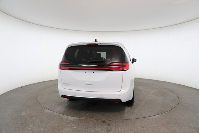 Used 2024 Chrysler Pacifica Touring-L image 15