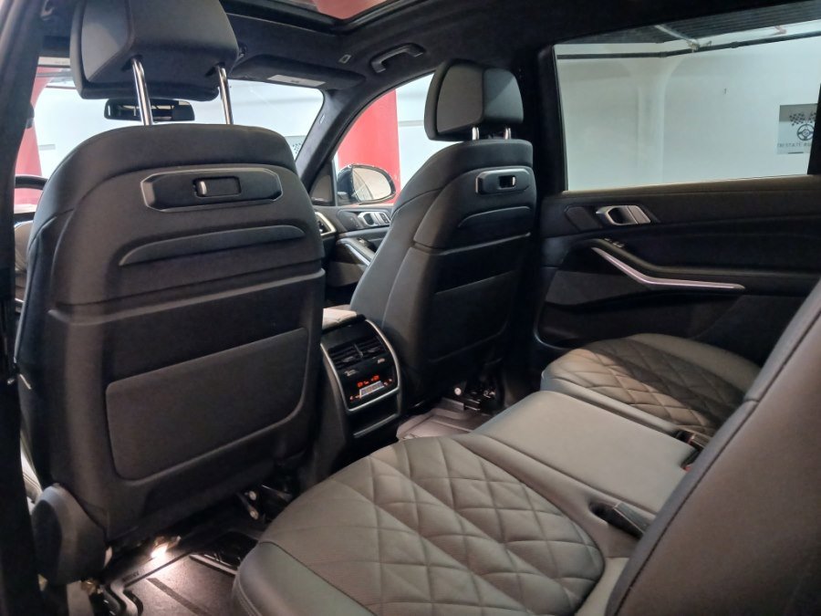 Used 2024 BMW X7 xDrive40i w/ M Sport Package image 12
