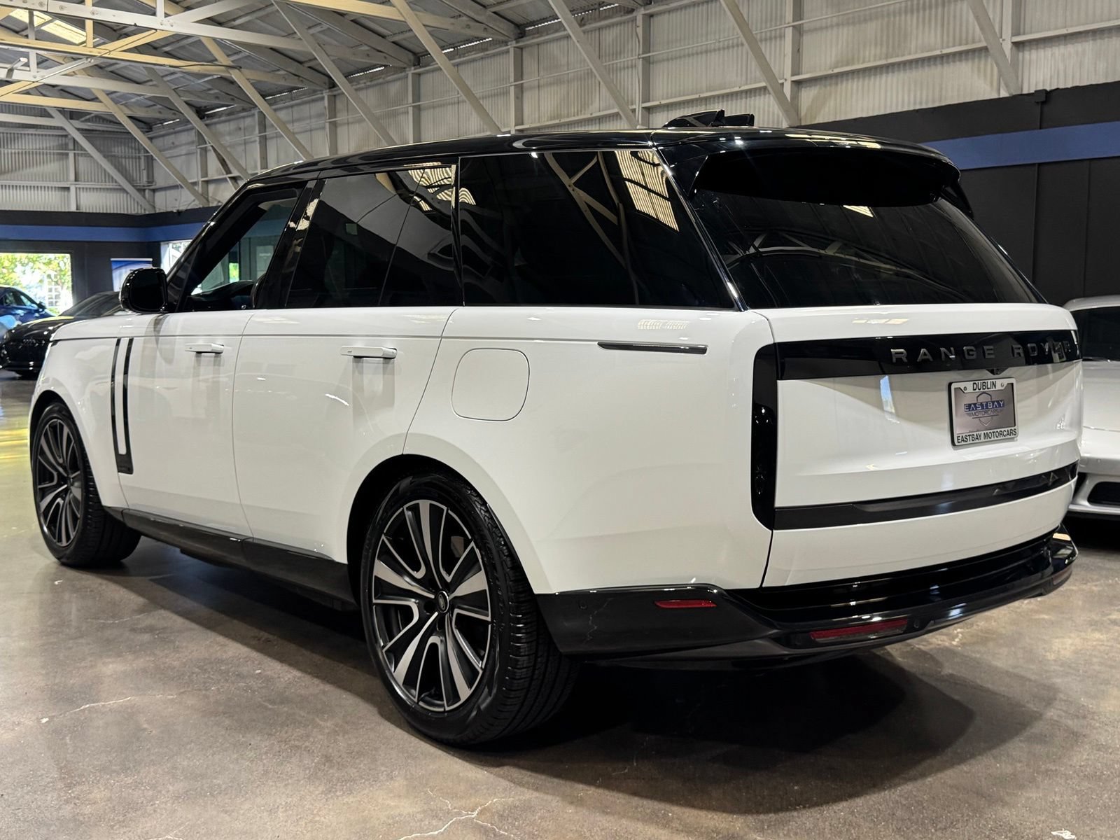 Used 2025 Land Rover Range Rover Autobiography AWD/4WD image 13