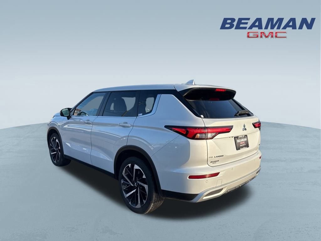 Used 2024 Mitsubishi Outlander SE image 5