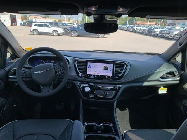 New 2026 Chrysler Pacifica Limited w/ S Appearance Package image 25