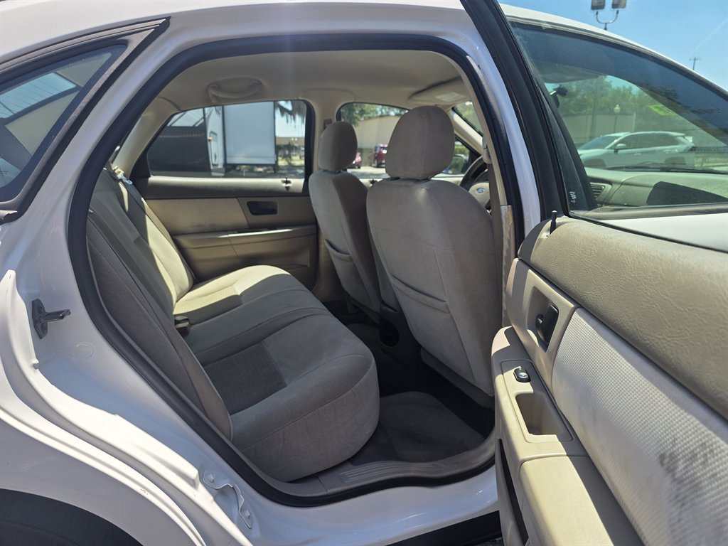 Used 2007 Ford Taurus SE FWD image 26