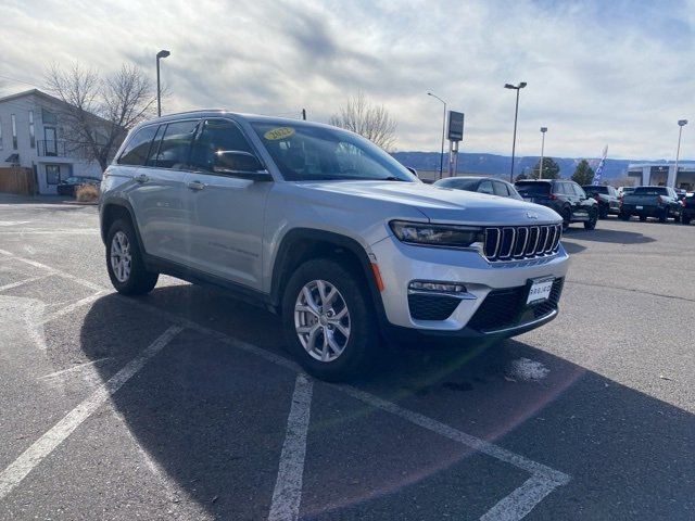 Used 2022 Jeep Grand Cherokee Limited image 3