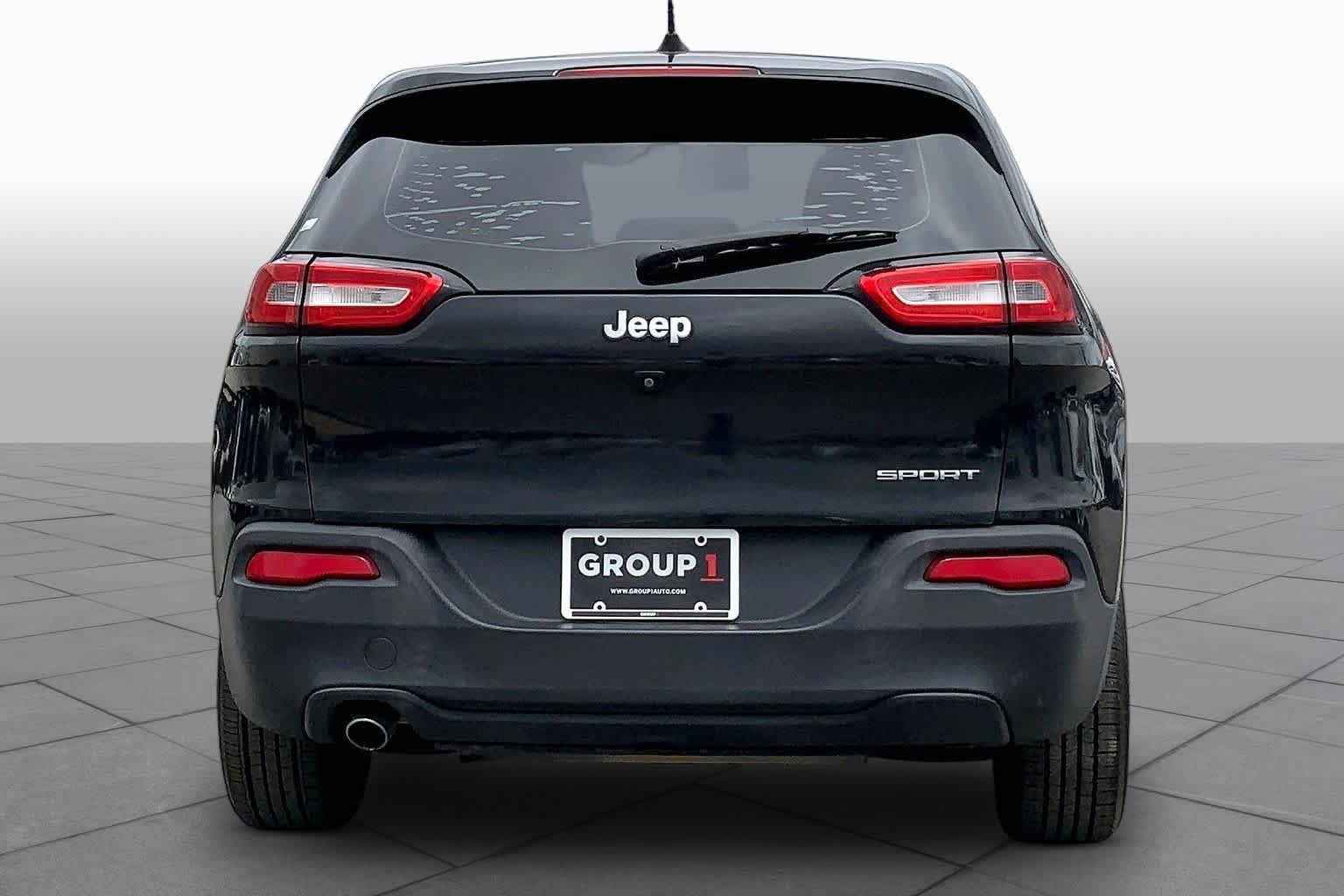 Used 2016 Jeep Cherokee Sport FWD image 5