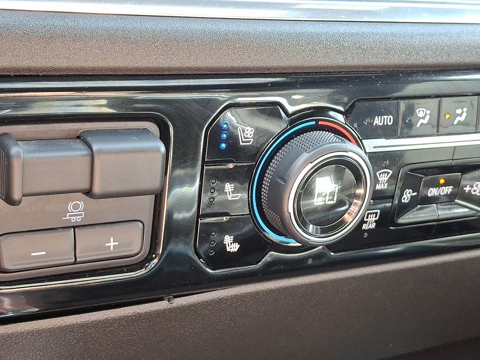 Used 2024 Chevrolet Silverado 2500 High Country image 25