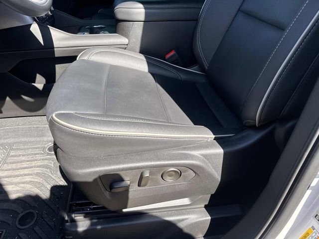 Used 2024 GMC Yukon XL SLT w/ SLT Luxury Package image 21