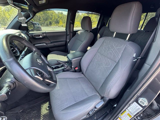 Used 2018 Toyota Tacoma TRD Off-Road AWD/4WD image 13