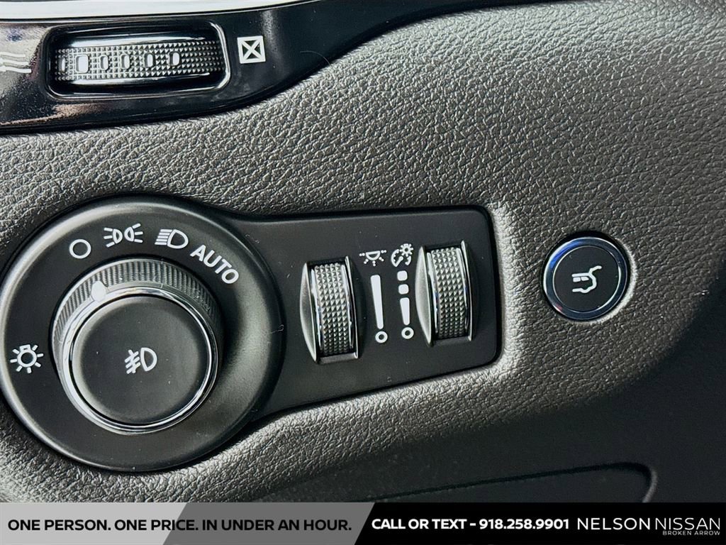 Used 2019 Jeep Cherokee Latitude Plus image 10