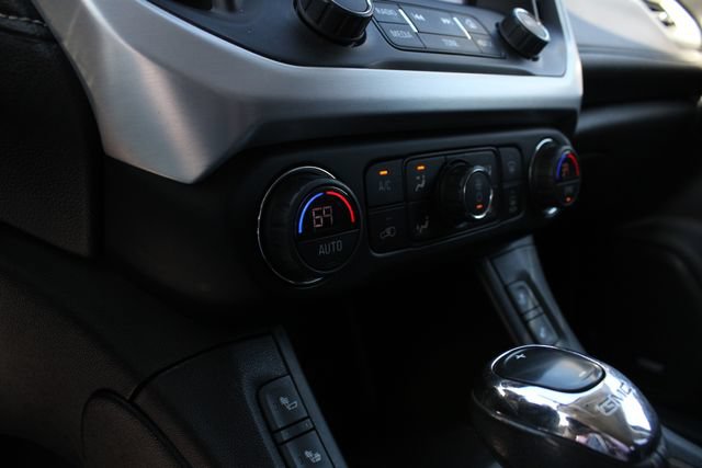Used 2019 GMC Acadia SLE FWD image 16