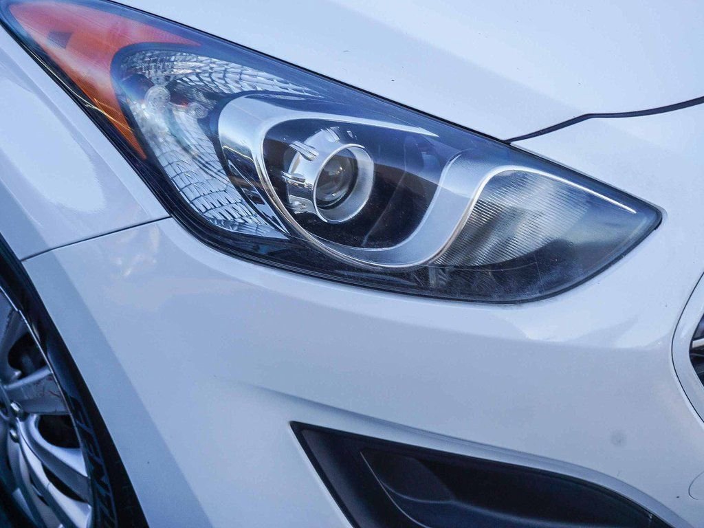 Used 2017 Hyundai Elantra GT image 10