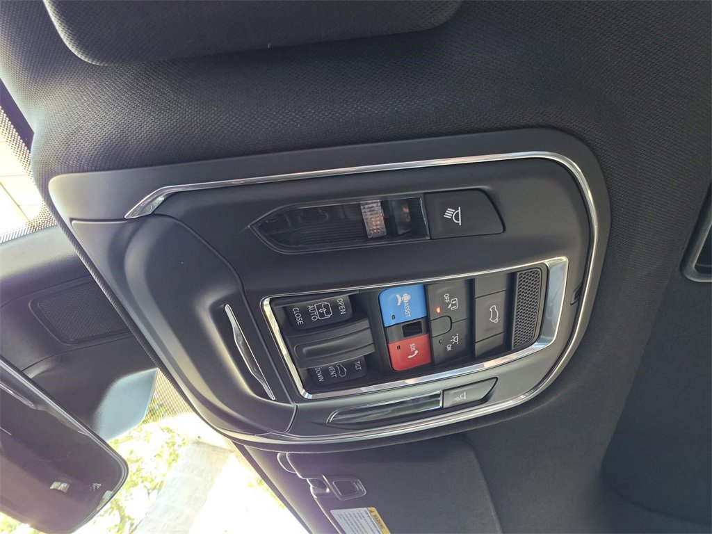 New 2025 Jeep Grand Cherokee L Altitude image 28