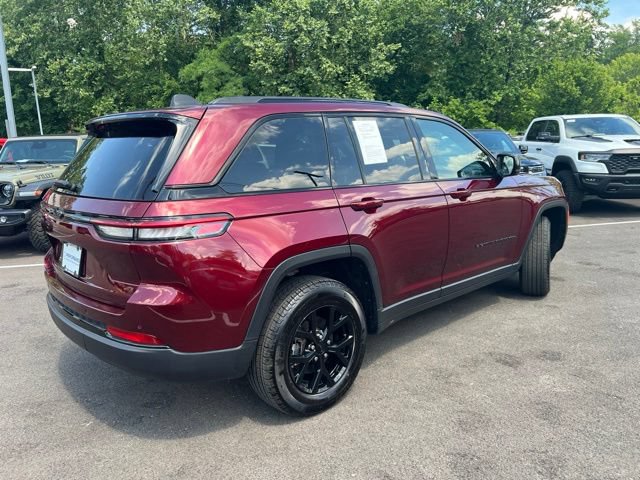 Used 2025 Jeep Grand Cherokee Altitude AWD/4WD image 30