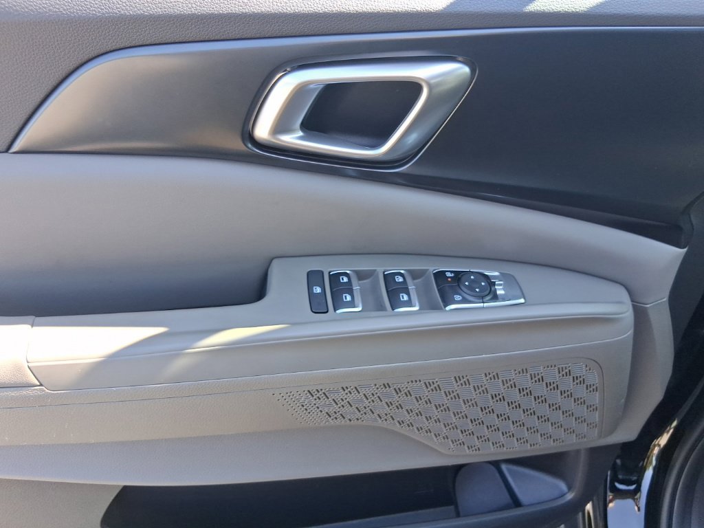 Certified 2026 Kia Carnival FWD image 11
