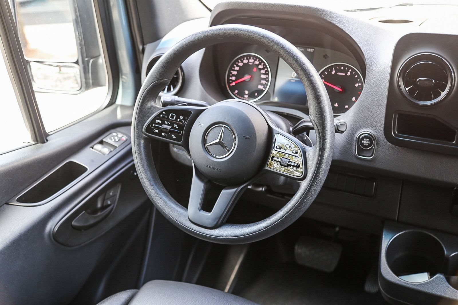 Used 2024 Mercedes-Benz Sprinter 2500 image 14