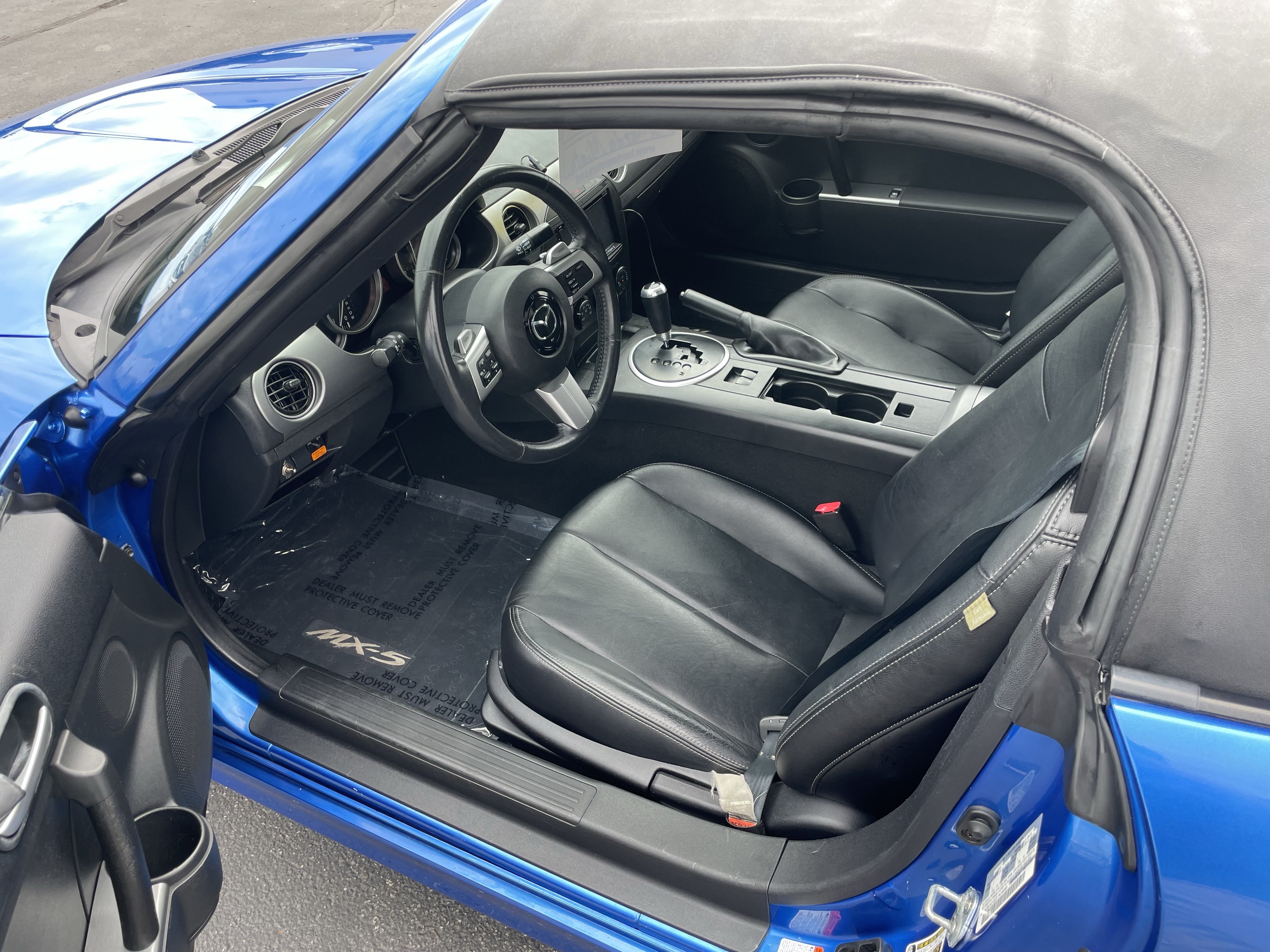 Used 2006 MAZDA MX-5 Miata Sport w/ Appearance Pkg RWD image 12