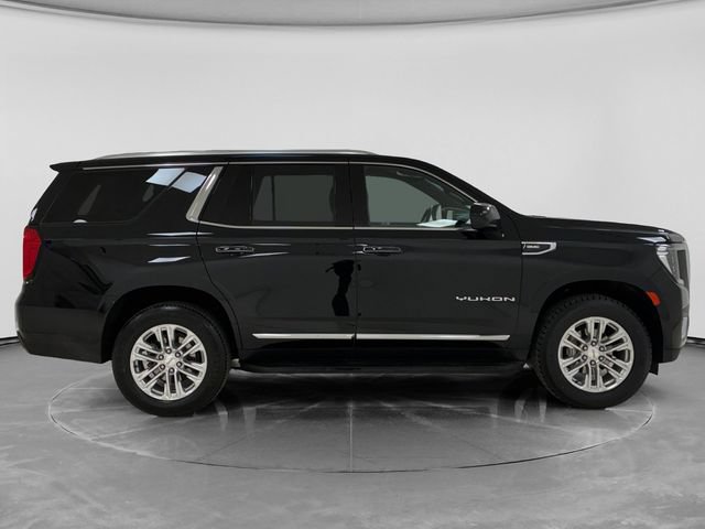 Used 2024 GMC Yukon SLT AWD/4WD image 2