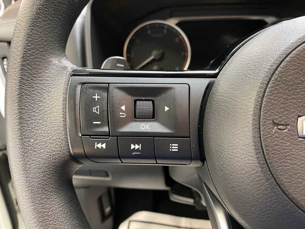 Used 2023 Nissan Rogue SV image 26