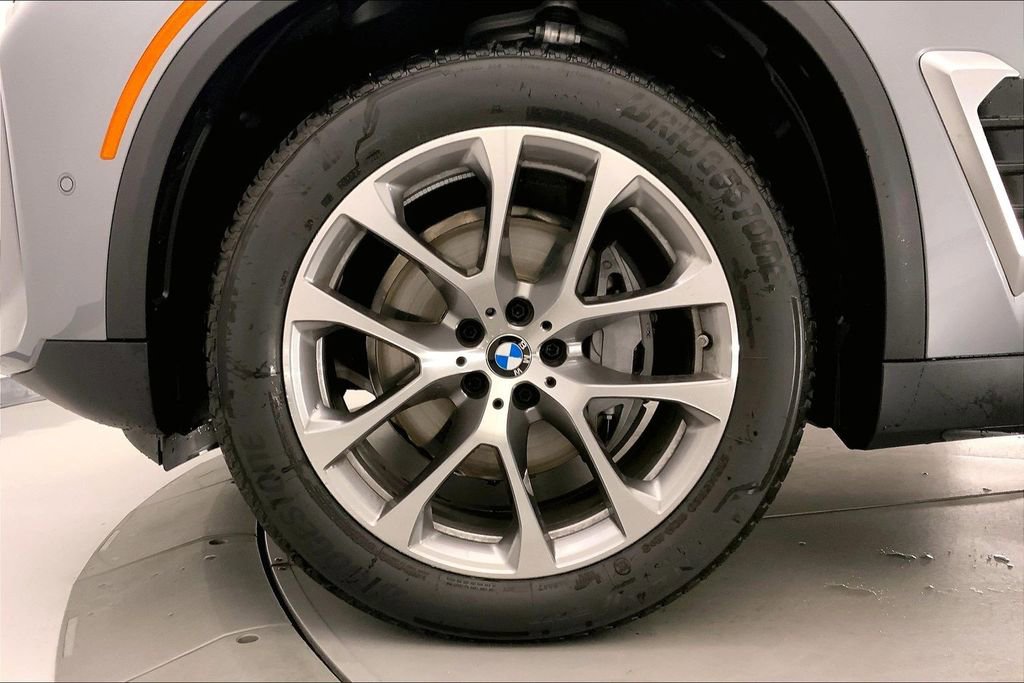 New 2026 BMW X5 xDrive40i w/ Premium Package image 9