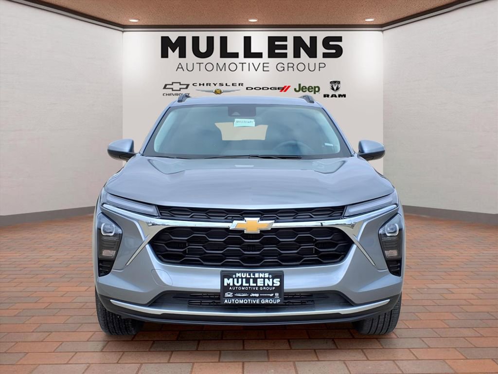 Used 2026 Chevrolet Trax LT image 2