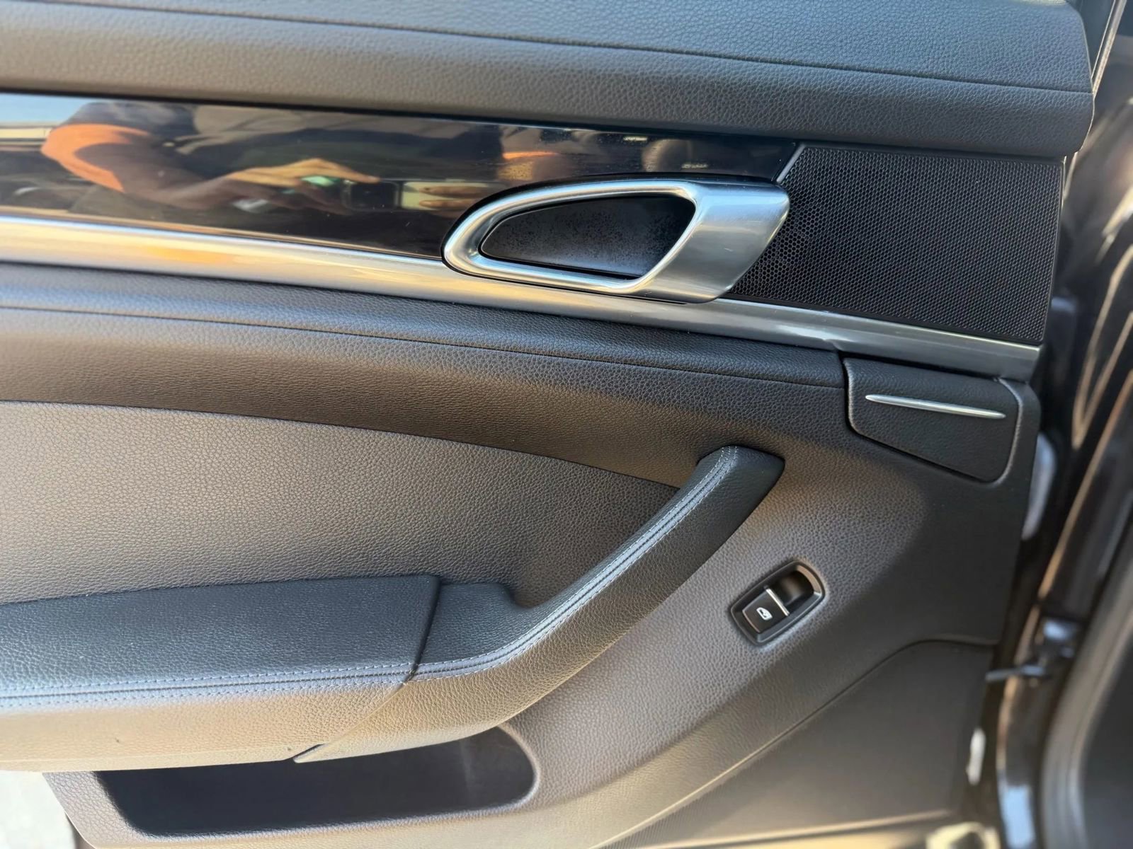 Used 2014 Porsche Panamera 4 w/ Premium Package image 17