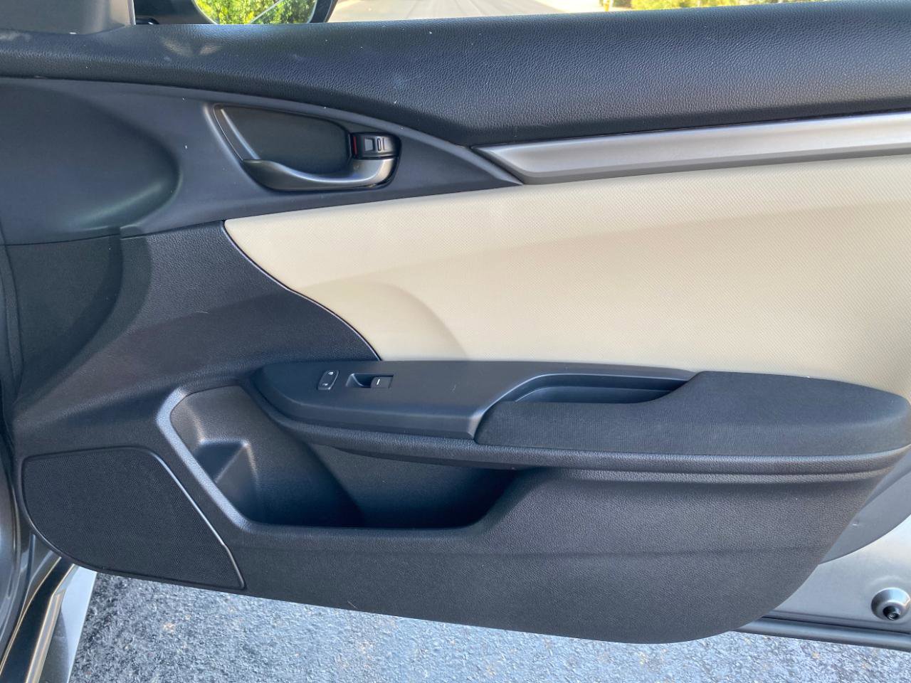 Used 2017 Honda Civic Sport image 40